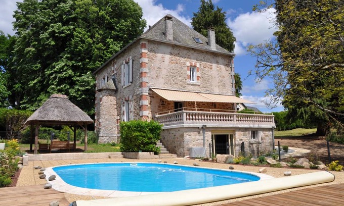 Sainte-Fortunade House | 225 m² Gîte ∙ 5 bedrooms ∙ 10 guests