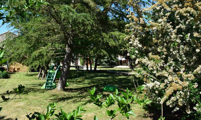 Saint-Jean-de-Sauves House | 230 m² House ∙ 2 bedrooms ∙ 8 guests