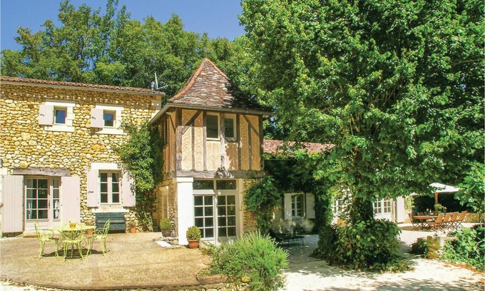Saint-Martin-des-Combes House | 235 m² House ∙ 5 bedrooms ∙ 11 guests