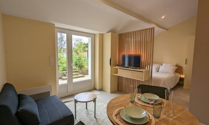 Angouleme Apartment | 24 m² Studio flat ∙ 1 bedroom ∙ 2 guests