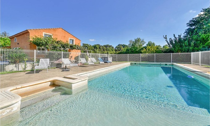 Saint-Martin-de-Crau House | 240 m² House ∙ 5 bedrooms ∙ 10 guests