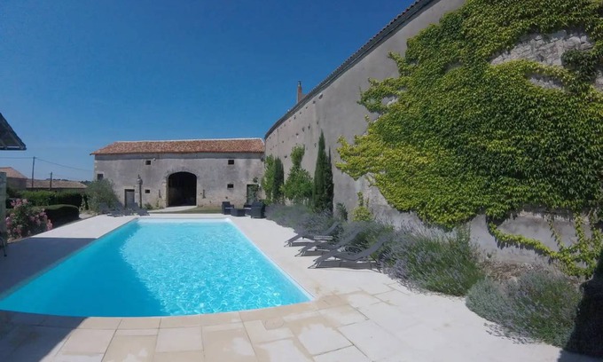 Alloinay House | 240 m² House ∙ 4 bedrooms ∙ 8 guests