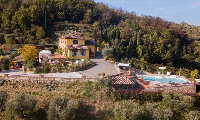 Casalguidi Villa | 240 m² Villa ∙ 6 bedrooms ∙ 14 guests