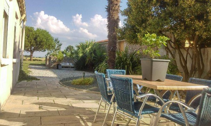 Saint-Just-Luzac Bed & Breakfast | 25 m² Bed and breakfast ∙ 3 guests