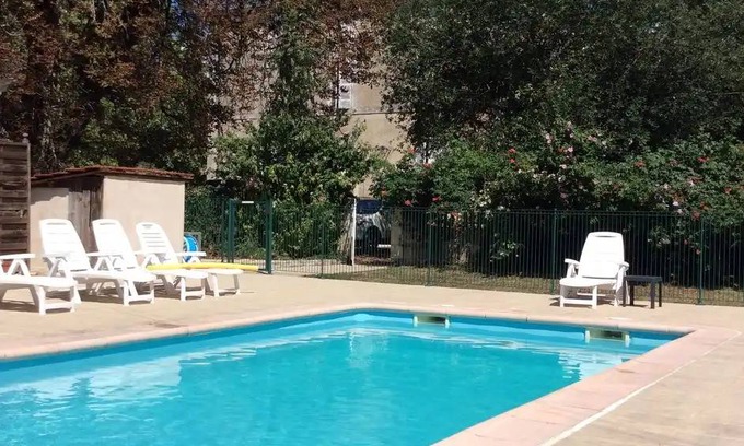 Saint-Pierre-de-Cole House | 250 m² House ∙ 4 bedrooms ∙ 8 guests
