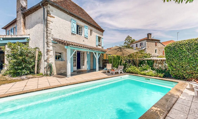 Escos House | 250 m² House ∙ 4 bedrooms ∙ 8 guests