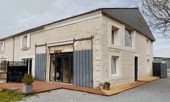 Prisse-la-Charriere House | 260 m² House ∙ 5 bedrooms ∙ 12 guests