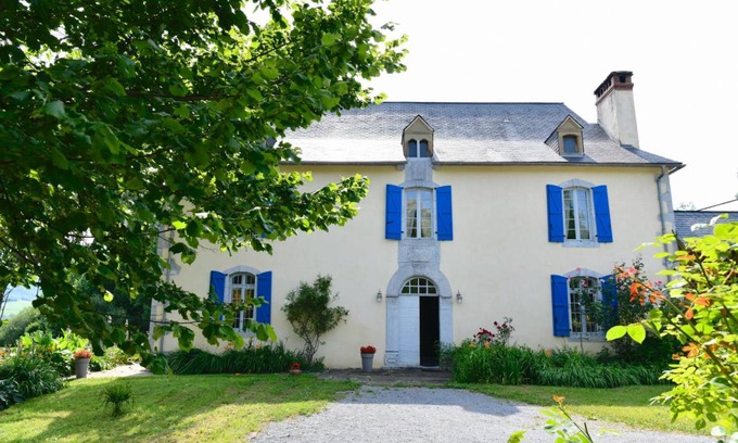 Asson House | 270 m² Gîte ∙ 5 bedrooms ∙ 11 guests