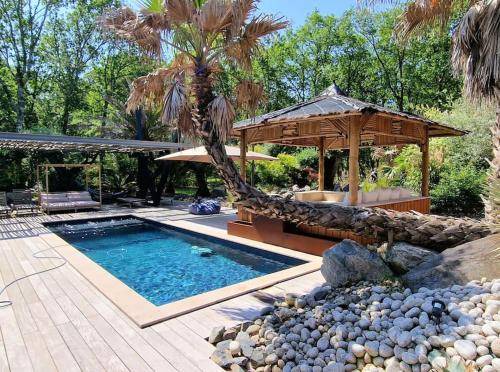 Pessac Villa | 280 m² Villa ∙ 5 bedrooms ∙ 10 guests
