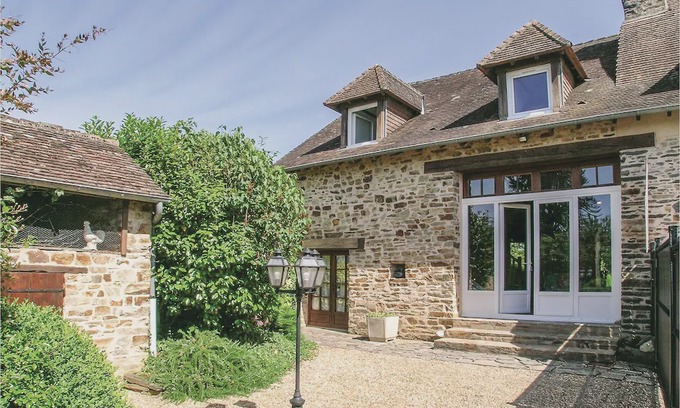 Jumilhac-le-Grand House | 3 bedroom accommodation in Jumilhac-le-Grand