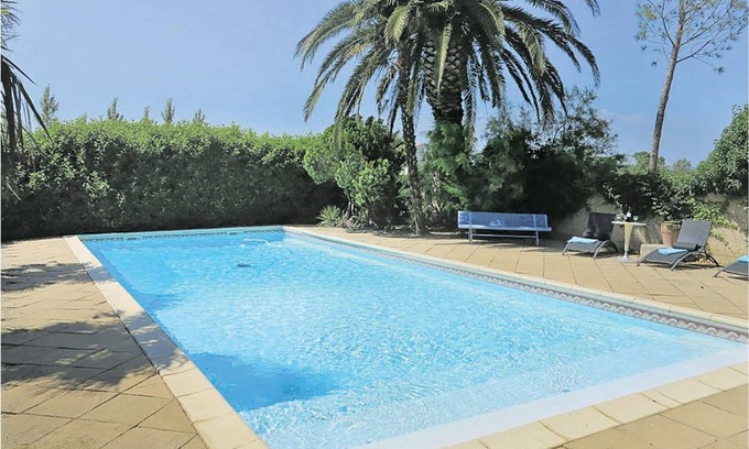 Albaron House | 300 m² House ∙ 6 bedrooms ∙ 14 guests
