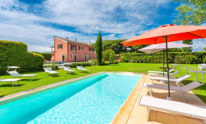 San Giuliano Terme Villa | 300 m² Villa ∙ 7 bedrooms ∙ 14 guests