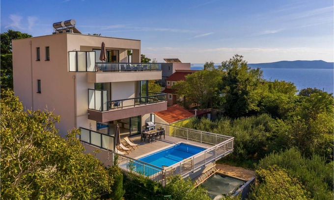 Brela House | 310 m² House ∙ 4 bedrooms ∙ 10 guests