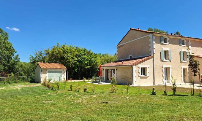 Chateauneuf-sur-Charente Apartment | 320 m² Apartment ∙ 9 bedrooms ∙ 22 guests