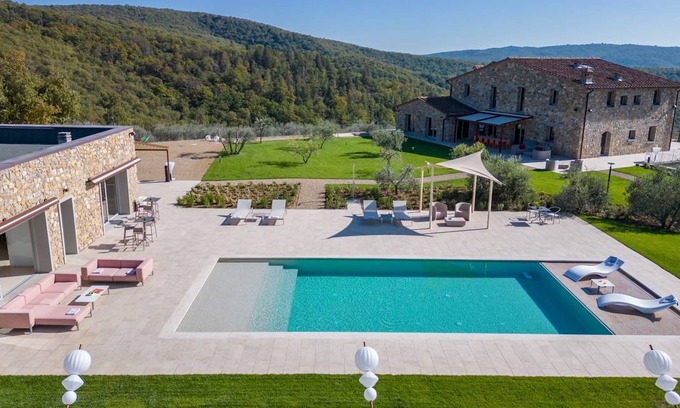 Badia a Ruoti Villa | 320 m² Villa ∙ 8 bedrooms ∙ 16 guests