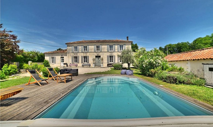 Arthenac House | 328 m² House ∙ 6 bedrooms ∙ 12 guests