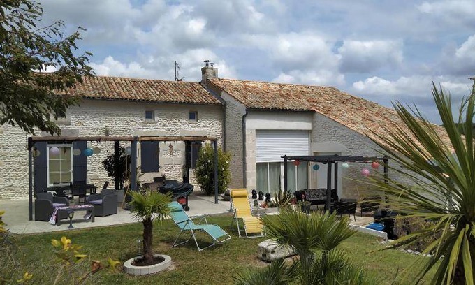 Saint-Georges-des-Agouts Bed & Breakfast | 33 m² Bed and breakfast ∙ 2 guests
