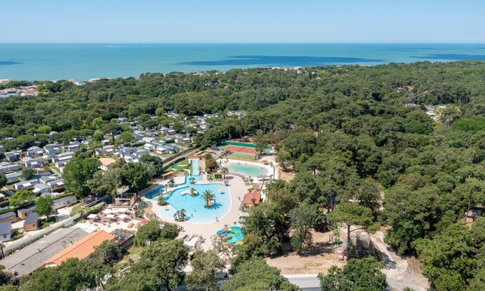Saint-Palais-sur-Mer RV Rental | 33 m² Recreational vehicle (RV) ∙ 2 bedrooms ∙ 4 guests