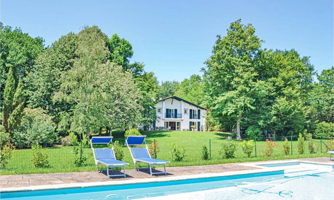 Ascain House | 330 m² House ∙ 5 bedrooms ∙ 10 guests