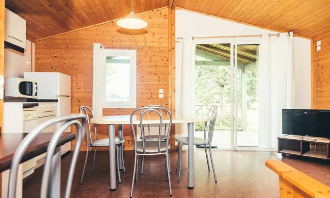 Beynat Ski Chalet | 35 m² Chalet ∙ 2 bedrooms ∙ 4 guests