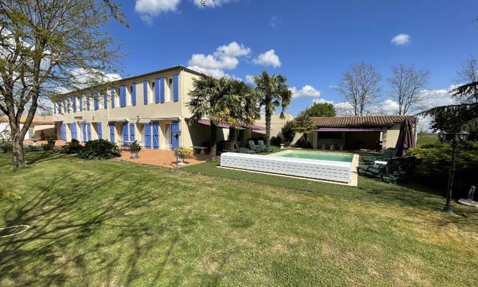 Saint Ouen d'Aunis Bed & Breakfast | 350 m² Bed and breakfast ∙ 5 bedrooms ∙ 15 guests