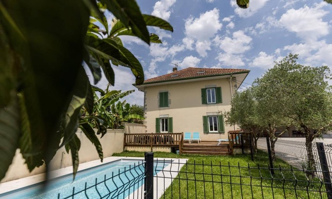 Saint-Lon-les-Mines House | 350 m² Gîte ∙ 7 bedrooms ∙ 15 guests