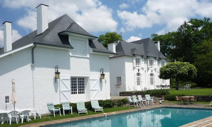 Jurancon House | 350 m² House ∙ 5 bedrooms ∙ 10 guests