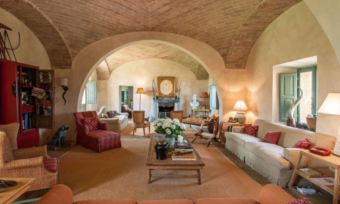 Montalcino Villa | 360 m² Villa ∙ 5 bedrooms ∙ 10 guests