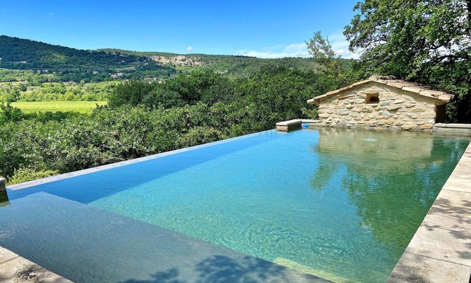 Entrechaux House | 375 m² Farmhouse ∙ 5 bedrooms ∙ 8 guests