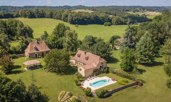 Douville House | 380 m² House ∙ 4 bedrooms ∙ 9 guests