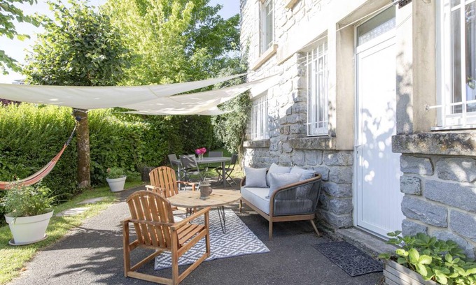 Uzerche House | 40 m² Gîte ∙ 1 bedroom ∙ 2 guests