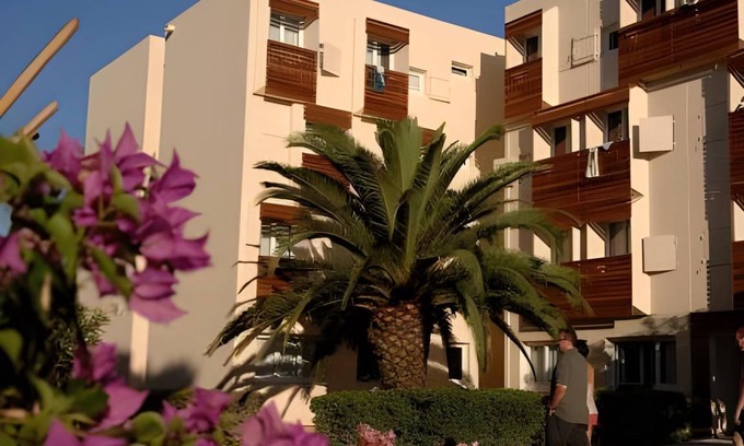 Les Bormettes Apartment | 40 m² Serviced apartment ∙ 2 bedrooms ∙ 10 guests