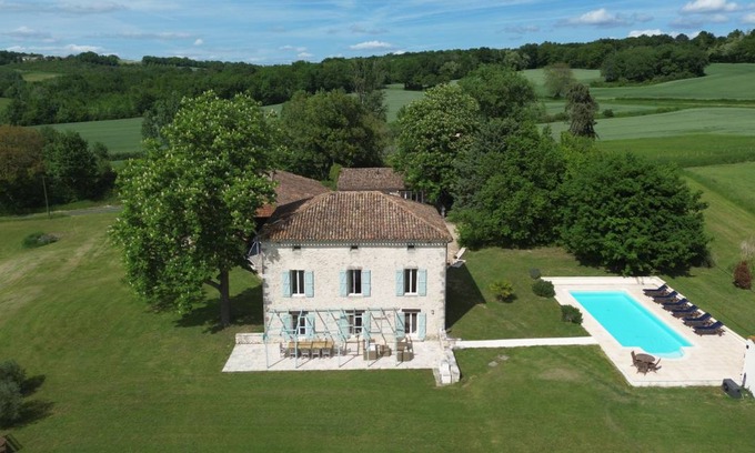 La Sauvetat-sur-Lede Villa | 400 m² Villa ∙ 5 bedrooms ∙ 10 guests