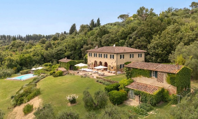 Palaia Villa | 400 m² Villa ∙ 7 bedrooms ∙ 14 guests