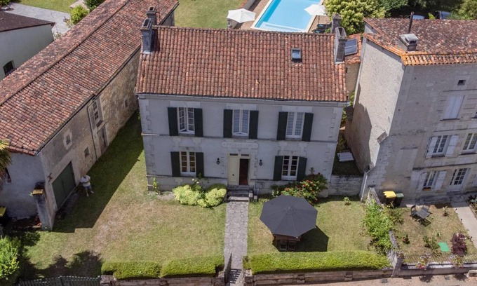 Bonnes House | 420 m² House ∙ 10 bedrooms ∙ 20 guests