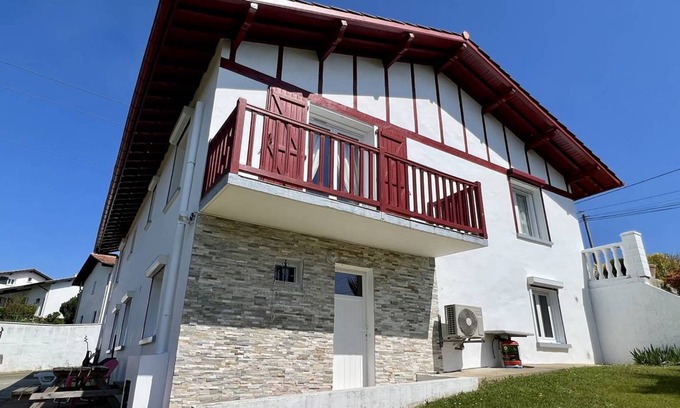 Ustaritz Apartment | 45 m² Apartment ∙ 2 bedrooms ∙ 4 guests