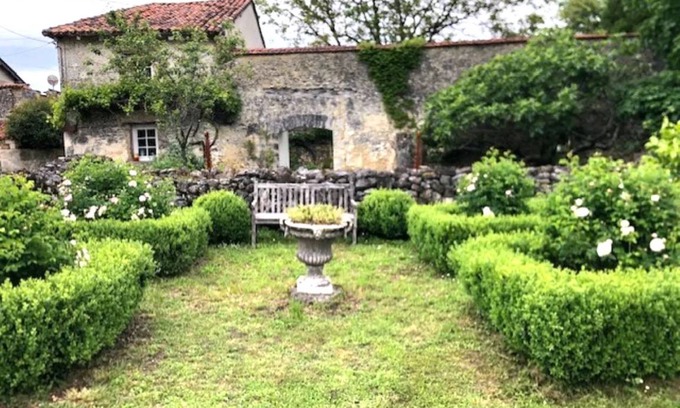 La Tour-Blanche-Cercles House | 450 m² House ∙ 4 bedrooms ∙ 9 guests