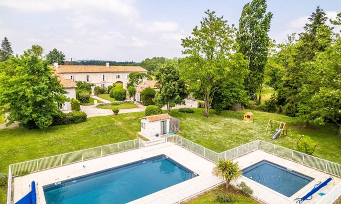 Ronsenac House | 450 m² House ∙ 13 bedrooms ∙ 28 guests
