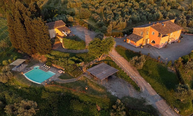 Montelupo Fiorentino Villa | 450 m² Villa ∙ 8 bedrooms ∙ 17 guests