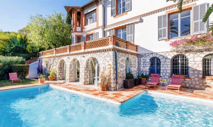 Cannes La Bocca Villa | 460 m² Villa ∙ 8 bedrooms ∙ 16 guests