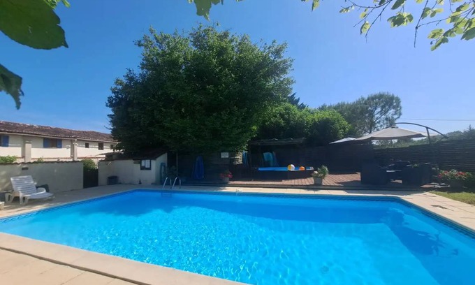 Saint-Pierre-de-Juillers House | 48 m² House ∙ 2 bedrooms ∙ 4 guests