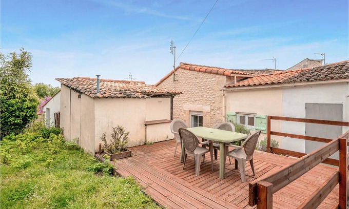 Mortagne-sur-Gironde House | 50 m² House ∙ 2 bedrooms ∙ 4 guests