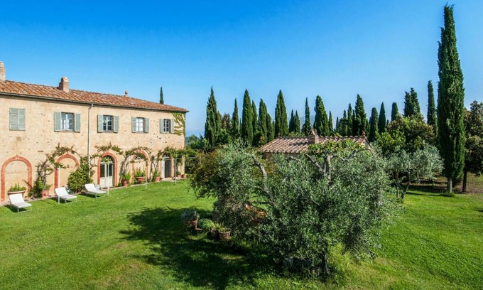 Montalcino Villa | 500 m² Villa ∙ 8 bedrooms ∙ 16 guests