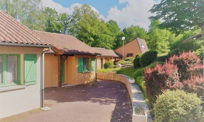 Saint-Hilaire-les-Places House | 52 m² Gîte ∙ 2 bedrooms ∙ 7 guests