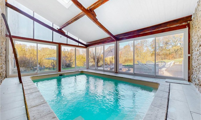 Saint-Hilaire-le-Chateau House | 545 m² House ∙ 5 bedrooms ∙ 15 guests