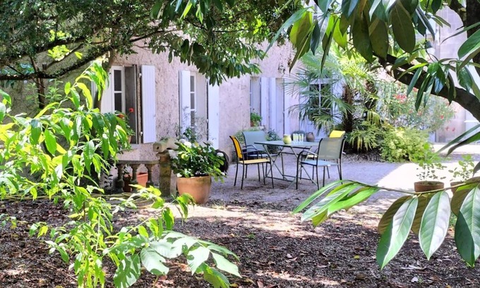 Chateauneuf-sur-Charente Cottage | 55 m² Cabin ∙ 2 bedrooms ∙ 4 guests