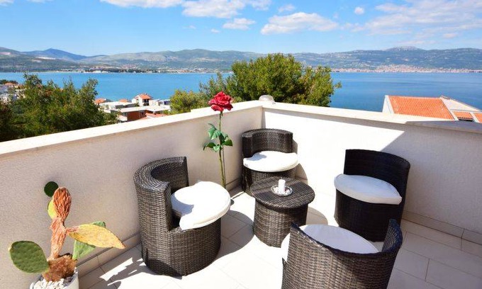 Municipality of Trogir Apartment | 55 m² Apartment ∙ 2 bedrooms ∙ 4 guests