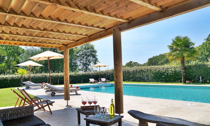 Saint-Laurent-de-Gosse House | 550 m² House ∙ 10 bedrooms ∙ 18 guests