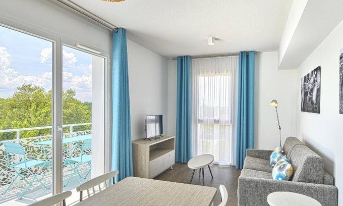 Jonzac Apartment | 56 m² Serviced apartment ∙ 2 bedrooms ∙ 127 guests