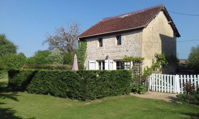 Saint-Vincent-la-Chatre House | 62 m² House ∙ 1 bedroom ∙ 2 guests